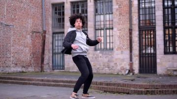 The pair of Vans Era 59 black, and camel in the clip Brothers of Rilès