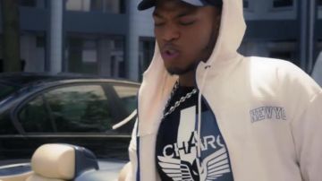 Le t-shirt Charo de Niska dans le clip Reseaux
