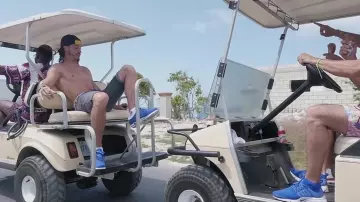 La paire de sneakers Nike Air Presto bleue de Ademo dans le clip J'SUIS PNL de PNL