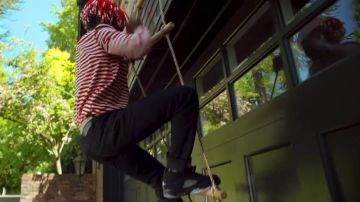 Sneakers Nike Air Jordan 5 Retro OG BG in the clip of Macklemore feat. Lil Yatchy