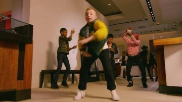 Les Converse Chuck Taylor All Star Classic Colors dans le clip de Macklemore feat. Lil Yachty