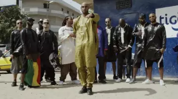 Las zapatillas negras Nike Air Force One usadas por Booba en el video musical de DKR