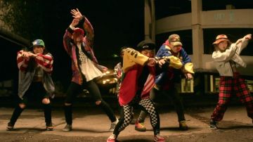 The sneakers Vans Old Skool Red in the clip Party for Chris Brown