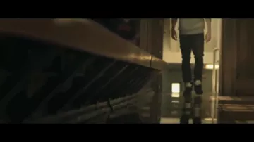 Sneakers Nike Air Jordan V metallic in the clip Wings of Macklemore & Ryan Lewis