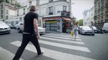 La paire de Converse Chuck Tay­lor All Star noires de Vald dans son clip Urbanisme