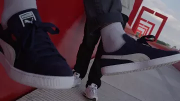 El Puma Suede Bleu Marine en el clip R2D2 de Lomepal