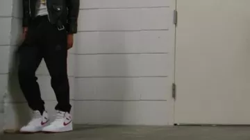 Sneakers Nike Air Jordan I Retro High "OG" in the clip of Macklemore feat. Lil Yatchy