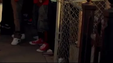 Les chuck taylor all star dans le clip 100 de The Game