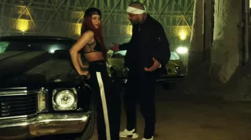 The sneakers of Nicky Jam in the clip Perro Fiel de Shakira