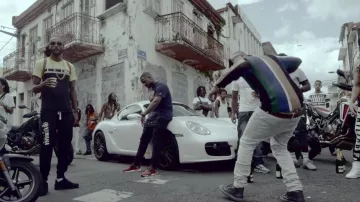 La balenciaga en el clip Vaillant d'Alonzo