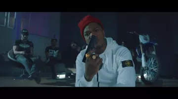 The Sweatshirt Stone island in the video clip B. O. C Niska