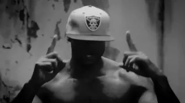 La casquette Pirates de Booba dans son clip Nougat