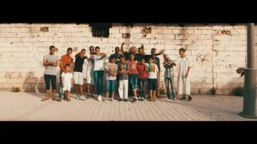 Les converse dans le clip Frérot de Black M