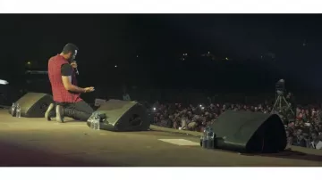 El yeezy350 en el clip zina de La Fouine 