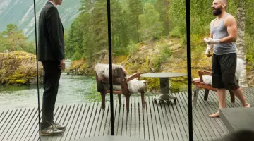 Sneakers New balance of Caleb (Domhnall Gleeson) in Ex Machina