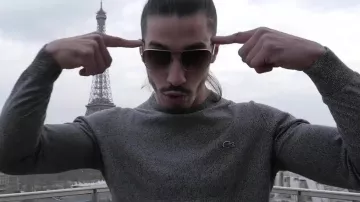 Le pull gris Lacoste dans le clip DA de PNL