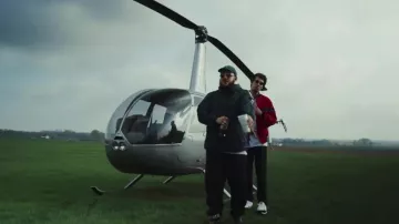 Zapatillas Reebook de JeanJass en el clip Sobre mi nombre de Caballero y JeanJass