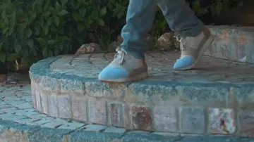 Las zapatillas Balenciaga Runners "Race" de Hornet la Frappe en el clip Pienso en ti