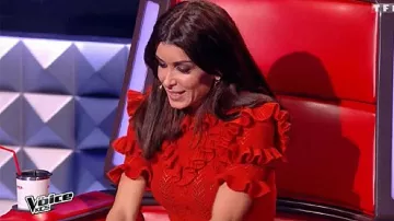 Le top en laine rouge de Jenifer dans The voice kids du 16/09/2017