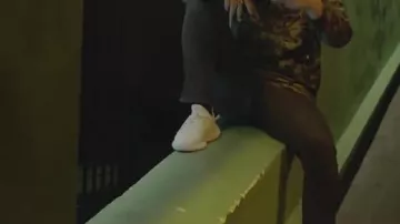 El yeezy boost 350 v2 blanco crema en el clip Not tonight by PLK