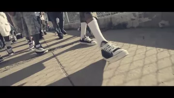 Les Converse all star low dans le clip de Wiz Khalifa "black and yellow"