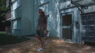 Zapatillas Adidas Original Munchen de Lujipeka en el triste video musical de verano de Columbine