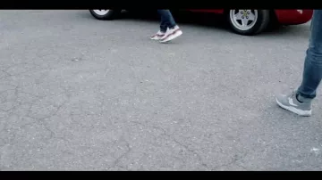 The Grid 9000 en el clip Tu rêves de Deen Burbigo