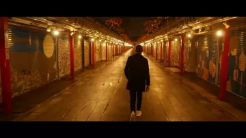 Les adidas dans le clip Okkk de Sneazzy