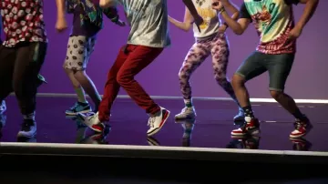 Sneakers Jordan 1 in the movie clip riff raff-Tip toe wing in my jawwdinz