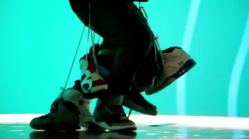 Sneakers jordan 6 riff raff in her music video tip toe wing in my jawwdinz