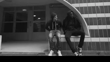 Les Adidas dans le clip Altitude Remix de Nakk Mendosa, Nekfeu, Mac Tyer