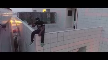 Sneakers Nike Air Max 95 Benash in the clip Ghetto