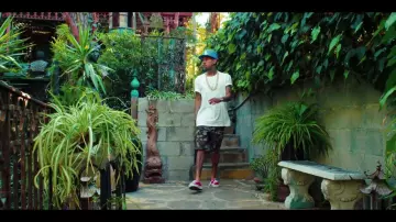 Les sneakers Vans Authentic de Tyga dans son clip Hookah