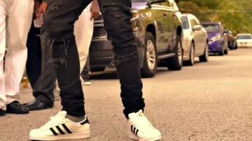 Les Adidas dans le clip With That (feat. Duke) de Young Thug