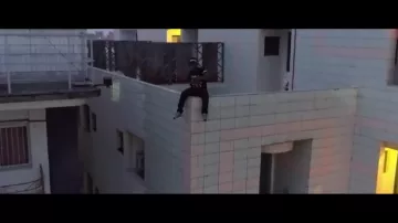 Sneakers Nike Air Max 95 Benash in the clip Ghetto