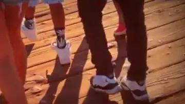 Sneakers Nike Air Jordan 11 retro "Concord" in the clip, No Type Rae Sremmurd