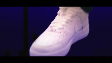 The Nike in the clip Namek de Dinos Punchlinovic