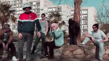 Les Vans d'un figurant dans Freestyle du sale de Lorenzo