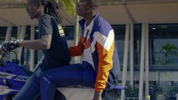 La veste de jogging Lacoste de Ninho dans son clip Chino