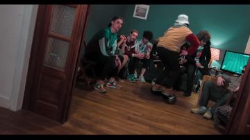 The Asics Gel Lyte 5 in the clip Do not be the guy to Lorenzo