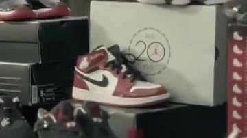 Sneakers Nike Air Jordan 1 in the clip Wing$ Macklemore & Ryan Lewis