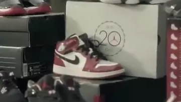 Sneakers Nike Air Jordan 1 in the clip Wing$ Macklemore & Ryan Lewis