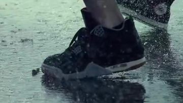 Sneakers Nike Air Jordan 4 retro in the clip Wing$ Macklemore & Ryan Lewis