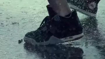 Sneakers Nike Air Jordan 4 retro in the clip Wing$ Macklemore & Ryan Lewis