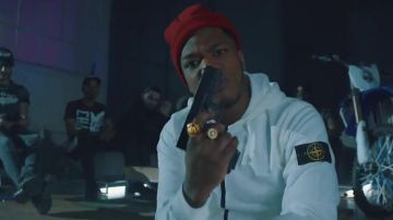The gilet Stone Island white Niksa in her video clip Boc
