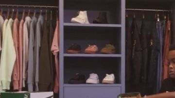El PUMA SUEDE ROSE GUM en el clip Afro Trap Pt. 9 de MHD
