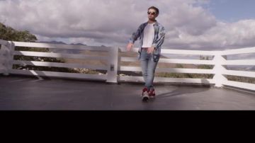 Les Converse Hi Rouge dans le clip La sauce de Hamza