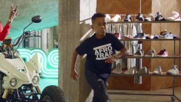 The T-shirt in the clip Afro Trap of MHD