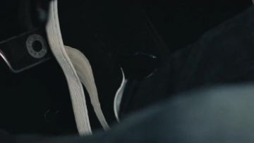 Las zapatillas Puma negras de PLK en su video musical "All Night"