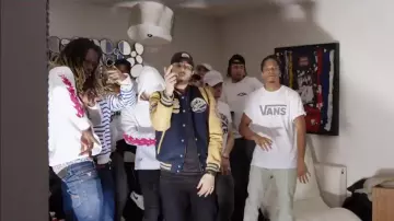 Le T-shirt vans blanc du S Crew dans J’aurais pas dû
